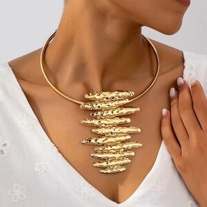 Elegant Gold Statement Necklace